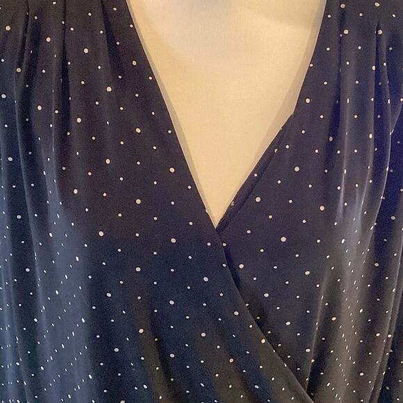 Banana Republic Print Matte Jersey Wrap Front Top Black/White Dot V-Neck Medium - Picture 3 of 5
